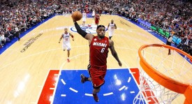 马卡三分球如暴雨，北境之王后仰笑对爵士官方惊叹